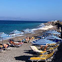 Das Schiff können wir erst um 17.00 Uhr übernehmen, daher erkunden wir ein wenig Rhodos Stadt