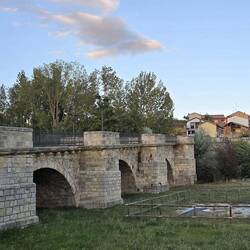 The current bridge dates from the 16th century and used by pilgrims on the Camino