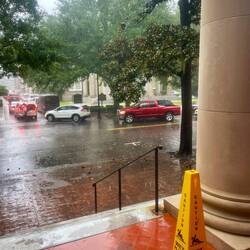 Caution Wet Floor☝🏼