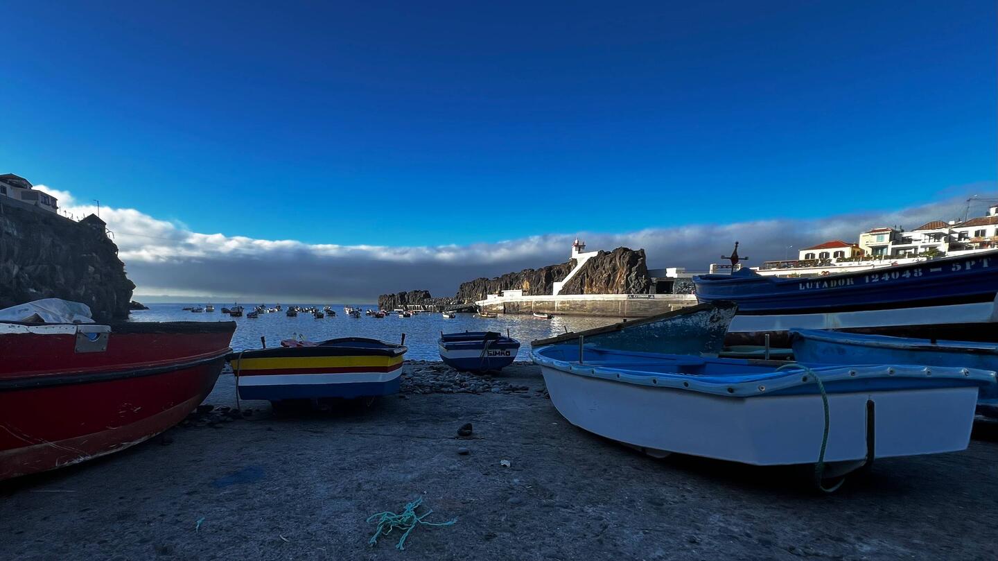 Boats in CámRa da Lobos.