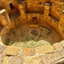 Eine unserer Kivas mit dem Loch zur Unterwelt