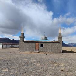 Qui a pochi km dai confini con Russia e Cina ci sono più etnie e religioni.