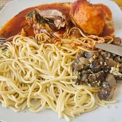 Homemade lunch at a friends place. Que rico 😍