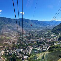 uf 1486 m ü. M. Blick über Lana