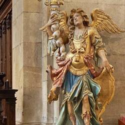 I loved this angelic statue