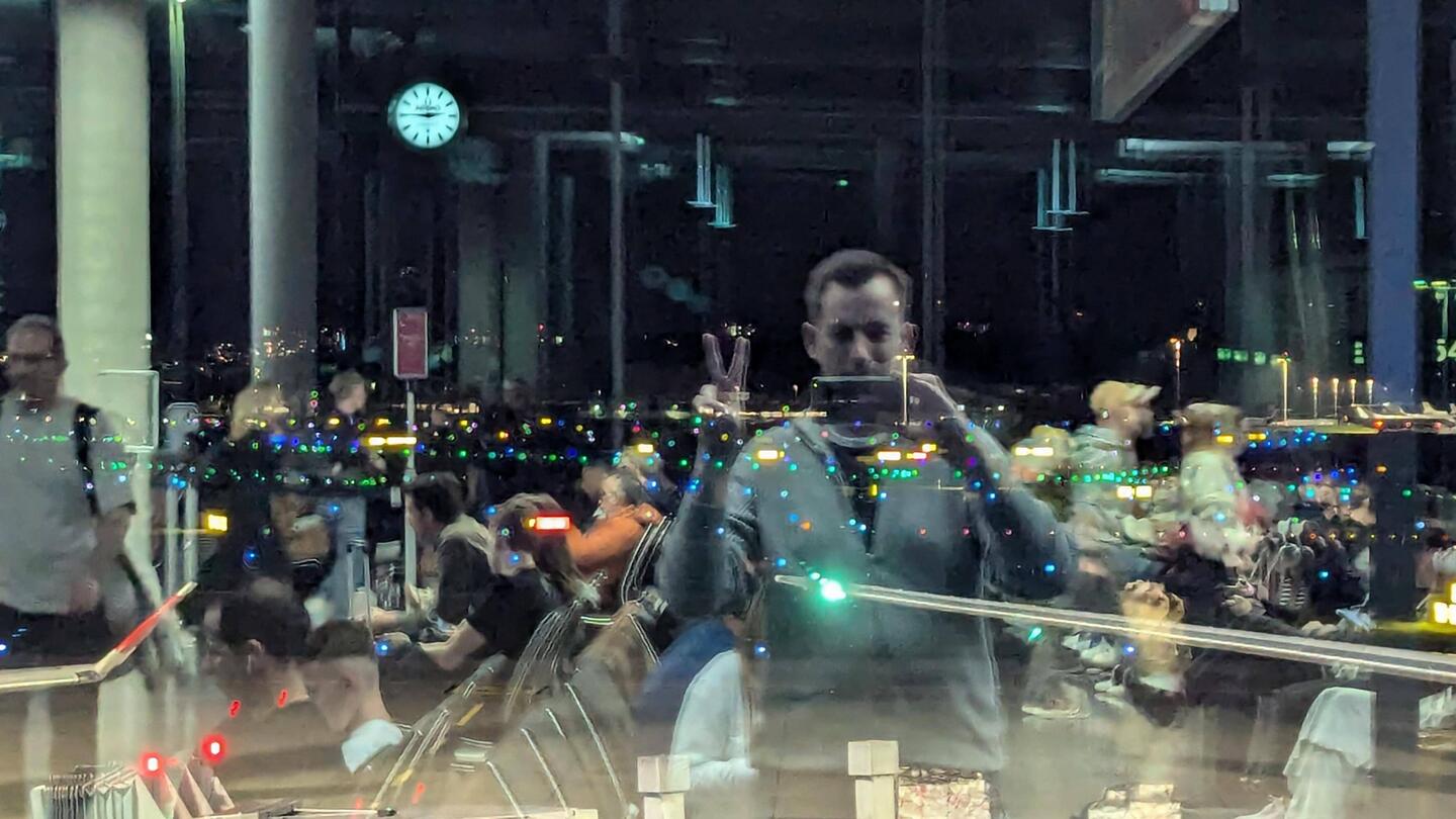Züricher Flughafen bei Nacht