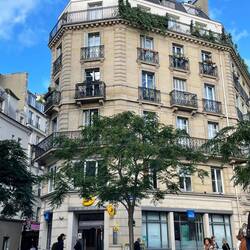 Love Parisian buildings