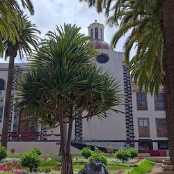 Denkmal für Sandteppiche (typisch hier im Ort an Fronleichnam)