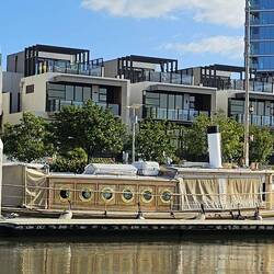 Just a fun-looking boat. 😊