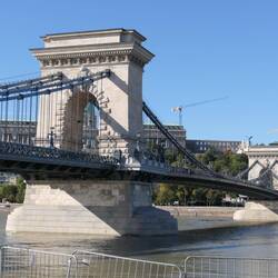 Die Kettenbrücke