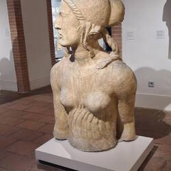 Famous sculptor did these