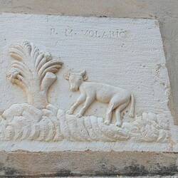 Immer wieder Kühe, auf Schildern, an Gebäuden. Wir haben in ganz Kroatien keine lebende Kuh gesehen.