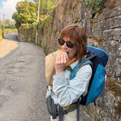 This is a pic that Des took somewhere along our travels. Eating a sammie on the trail!