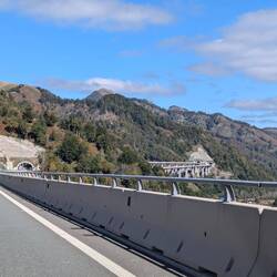 Viele neue Tunnel und Brücken.