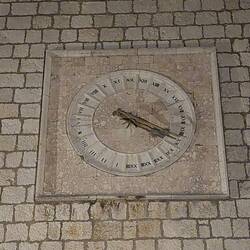 24-Stunden-Uhr, sieht man auch nicht alle Tage