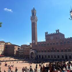 Throughout the day we kept coming back to the square to reset, sit, and eat delicious gelato