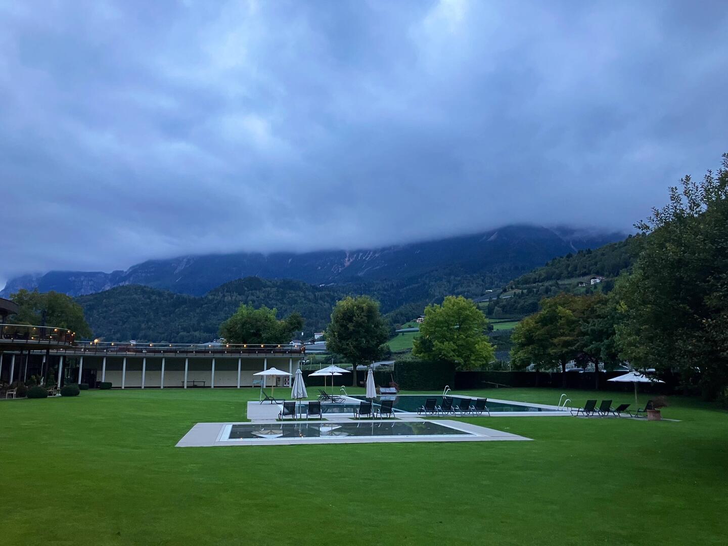 Morge am 7i isch no nöd so vill loos. Tüüf hanged de Näbel🫣