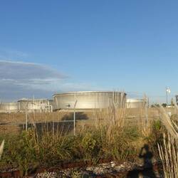 Das letzte Stück vor der Carmague ist ein Industriegebiet