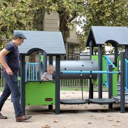 Aegir auf dem Spielplatz