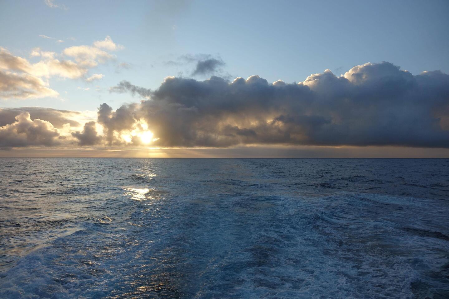 Sonnenaufgang achtern