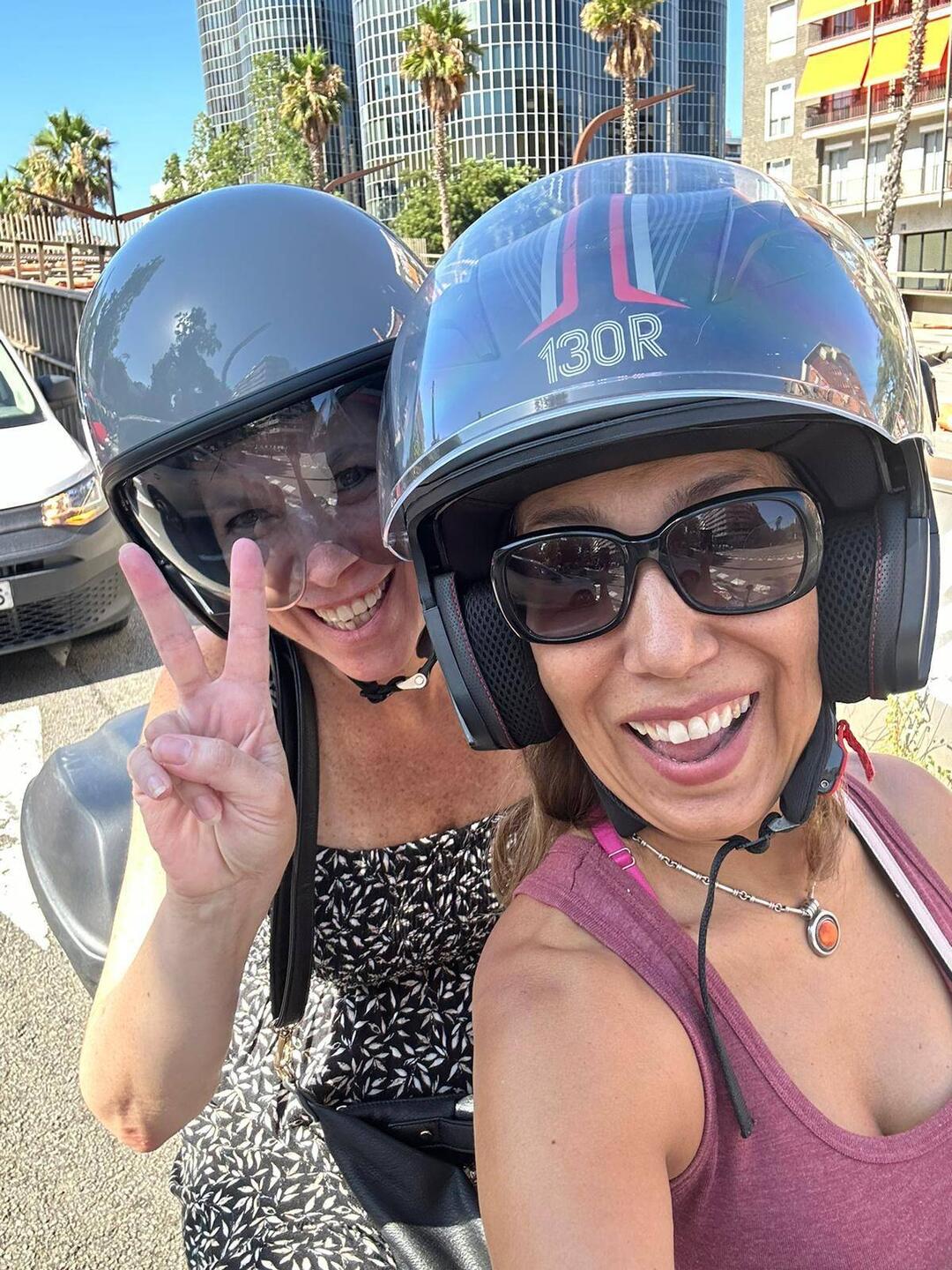 De camino al metro para ir al aeropuerto 🛵