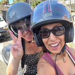 De camino al metro para ir al aeropuerto 🛵