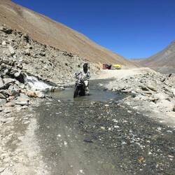 Eine Bachdurfahrt kann schon mal nasse Füsse geben ;-)