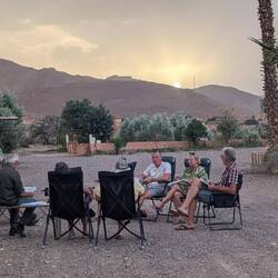 Das allabendliche Briefing für die nächste Tagesetappe