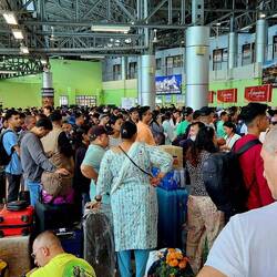 Chaos w everyone flying out