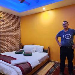 A standard room, very comfy sleep