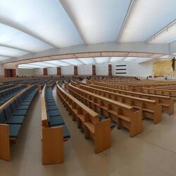 7800 personnes peuvent s'y rassembler