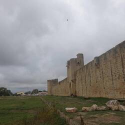 Die Stadtmauer von Aigues-Mortes