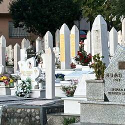 Kriegsfriedhof in ehemaligem Park