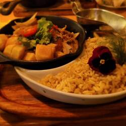Irgendwas Richtung vegane Geschnetzeltes mit Einheimischen Kartoffeln - 6/10⭐️