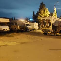 Der Overlander Platz als Treffpunkt in Georgien