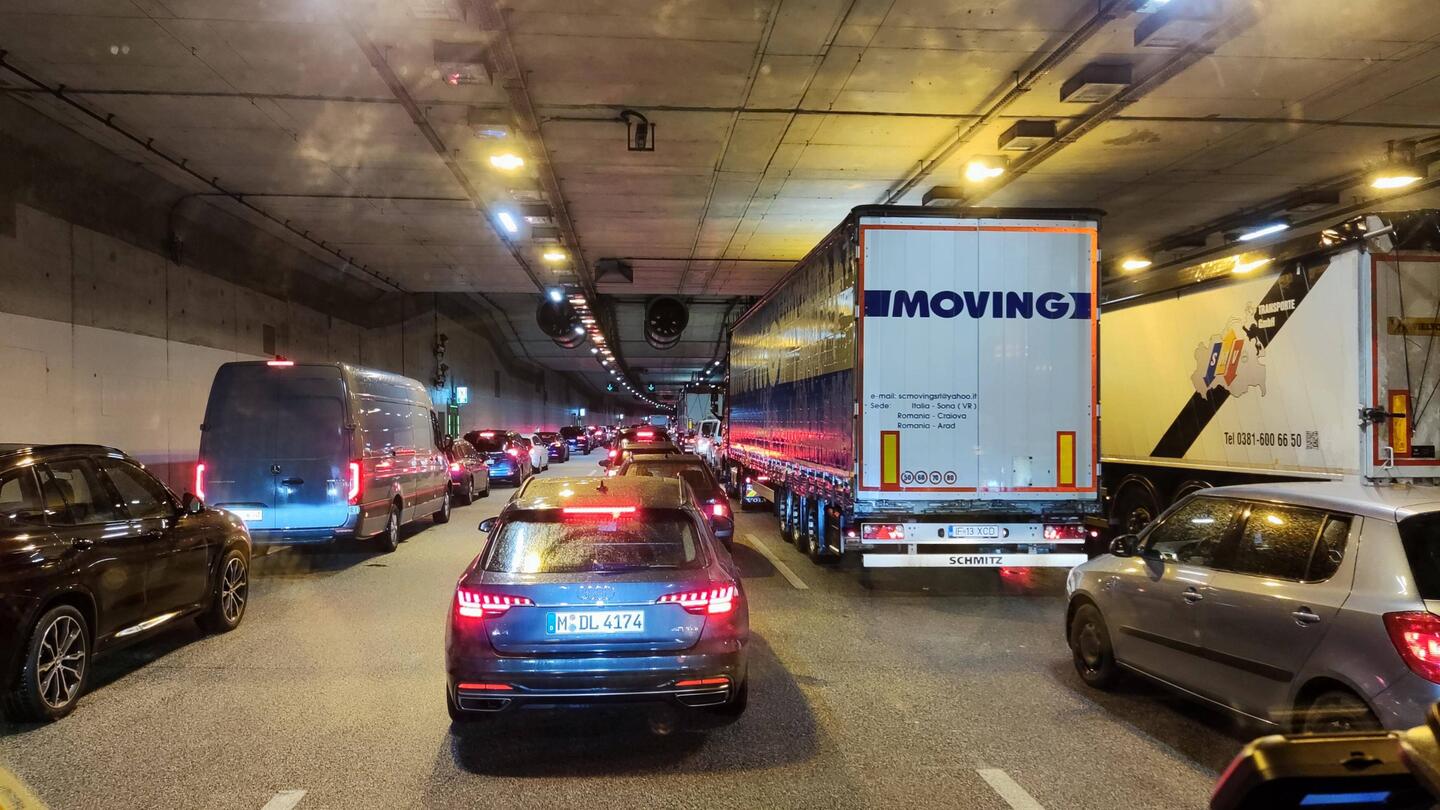 Im Elbtunnel brauchst du aktuell viel Geduld