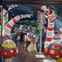 Einer der schrägen Bonbon-Läden.