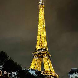 Tour Eiffel aglow at night