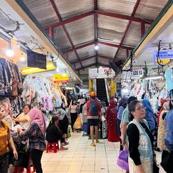 Ein großer Markt, vor allen Dingen für Batik