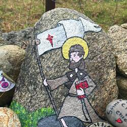 Painted stone at waymarker