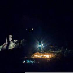 Blick von unserem Platz auf die schöne Bar und den alten Turm