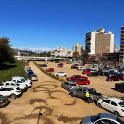 Wenn das Flussbett ausgetrocknet ist, kann man ruhig ein Packplatz draus machen