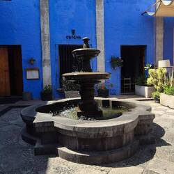 Einer der wenigen Brunnen der Stadt die Wasser haben