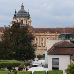 Der Barockbau ist UNESCO Weltkultererbe und beeindruckt mit seiner Architektur die Besucher.