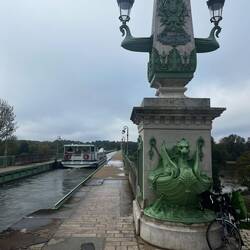 Pont canal heading over the Loire (which can just be seen on right)