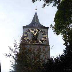 Église Saint-Pierre et son cadran d'horloge qui est le plus grand d'Europe (8,70m)