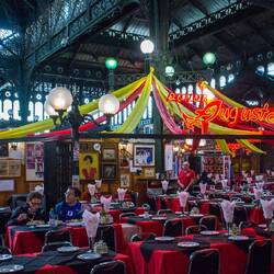 Central Markets also has seafood restaurants.