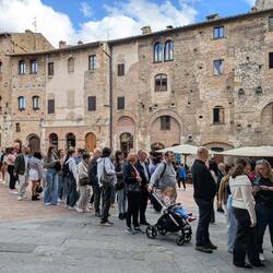 Schlange am weltberühmten Eisladen