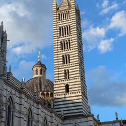 Campanile (in Wirklichkeit gerade)