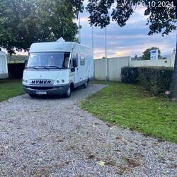 Natürlich Stellplatz nr.1 rechts unten im bild gut zu erkennen